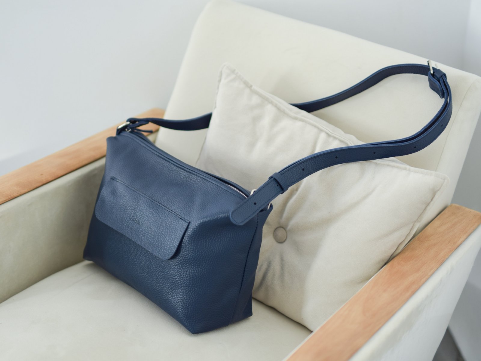 Cardamon Blue-shine leather bag