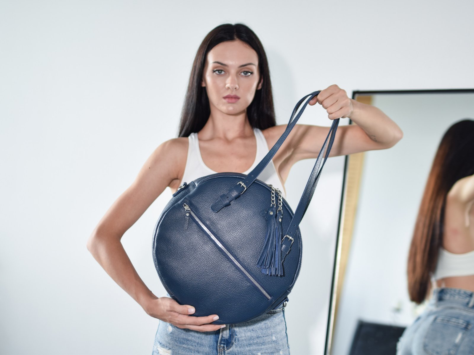 Round leather bag