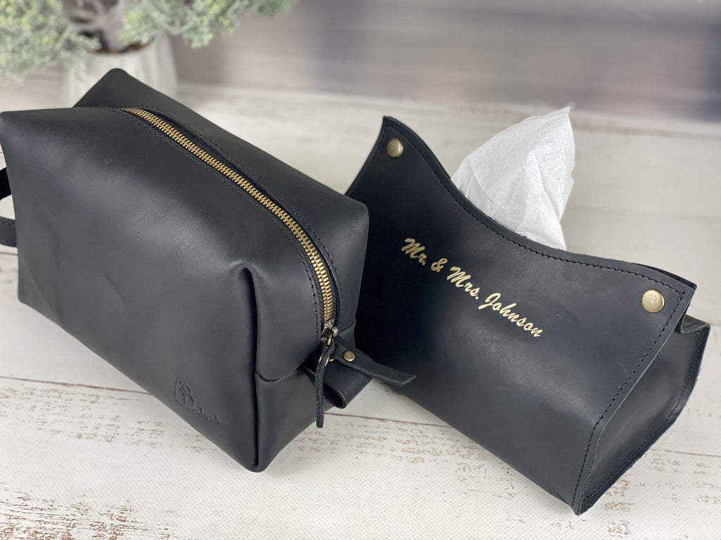 Toiletry bag L 084 + leather napkin holder