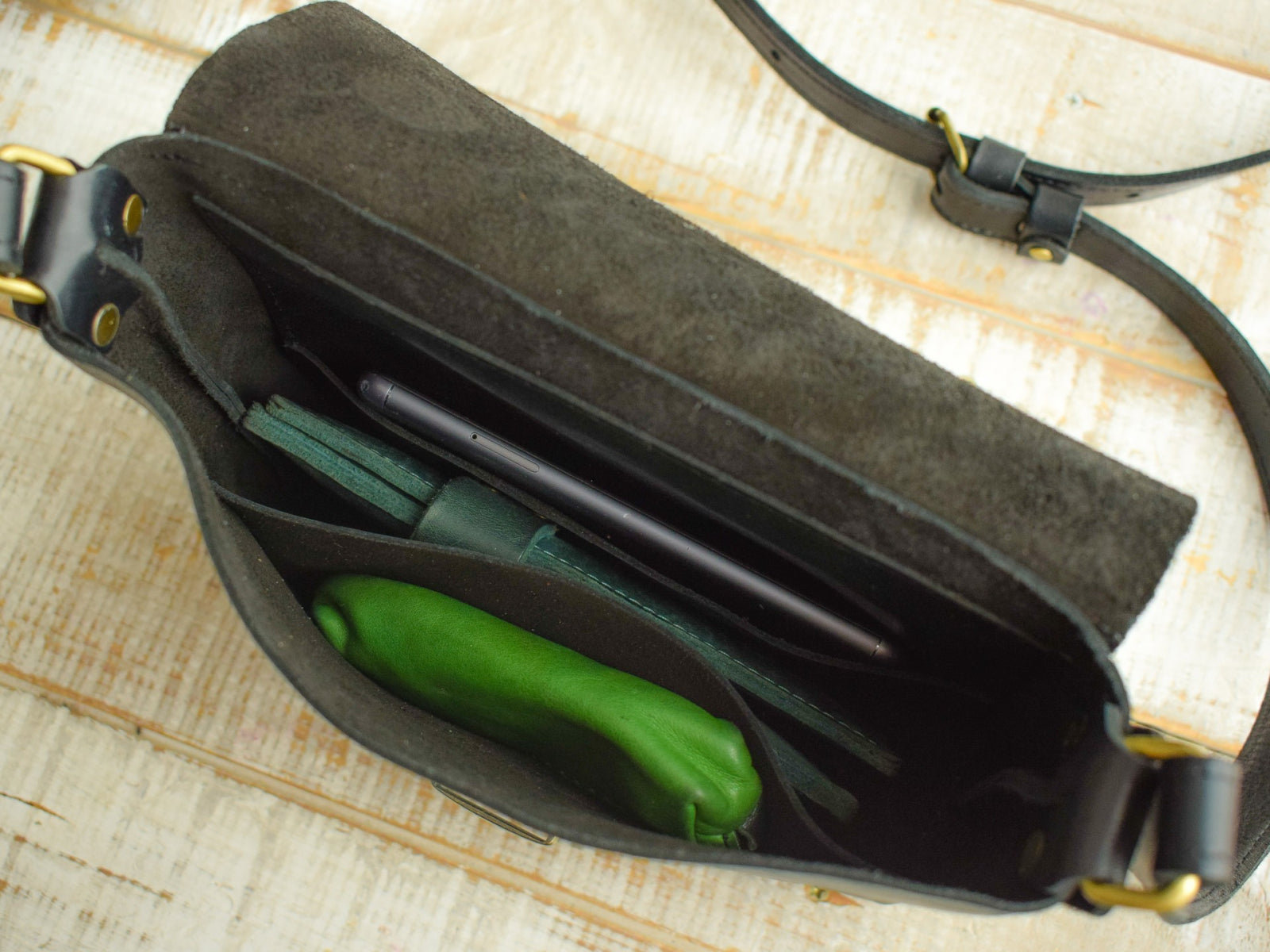 Baika Onyx leather bag