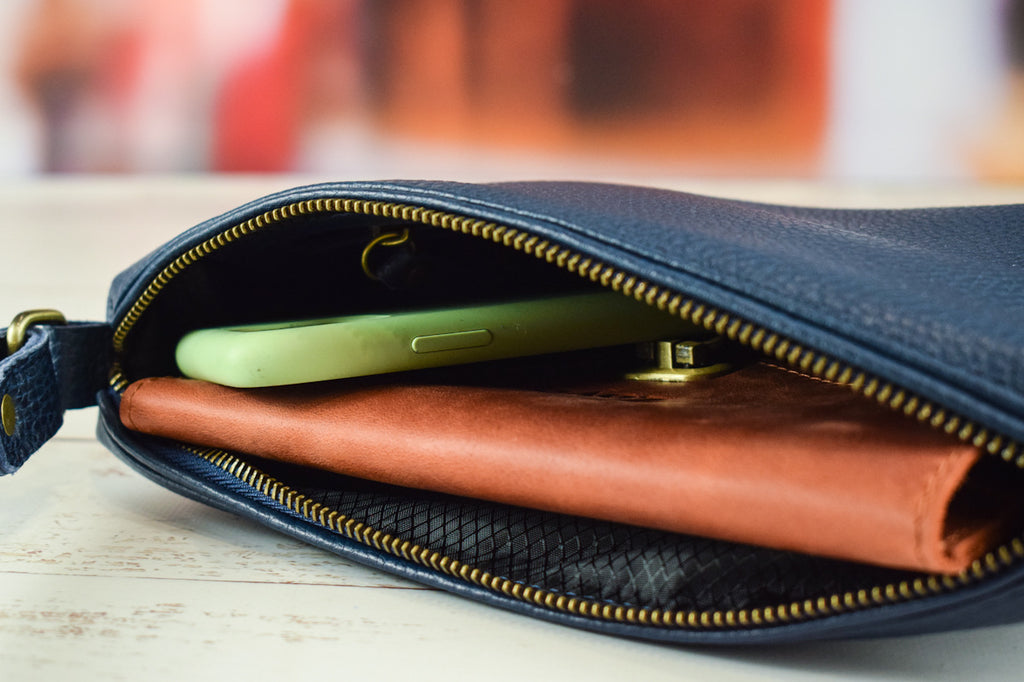 Gracia Blue-shine leather bag