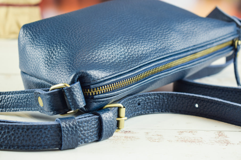 Gracia Blue-shine leather bag