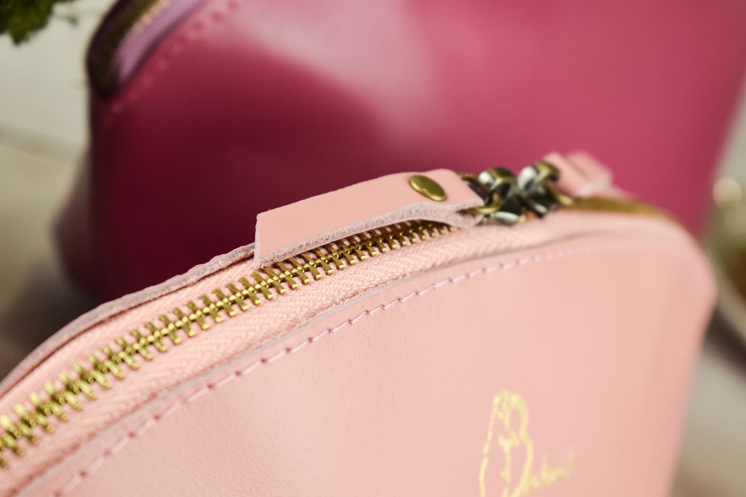 Leather cosmetic bag in two sizes 031 S/ 032 M