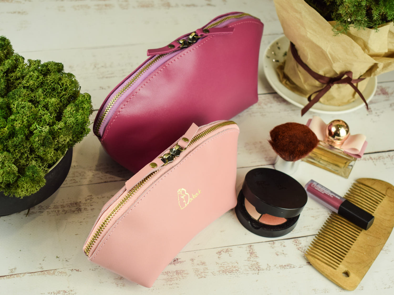 Leather cosmetic bag in two sizes 031 S/ 032 M