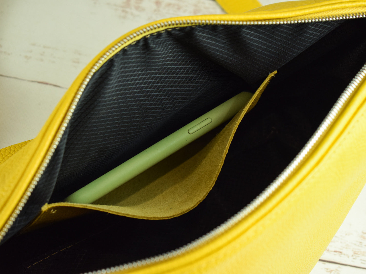 Leather bag Cardamon Yellow-shine