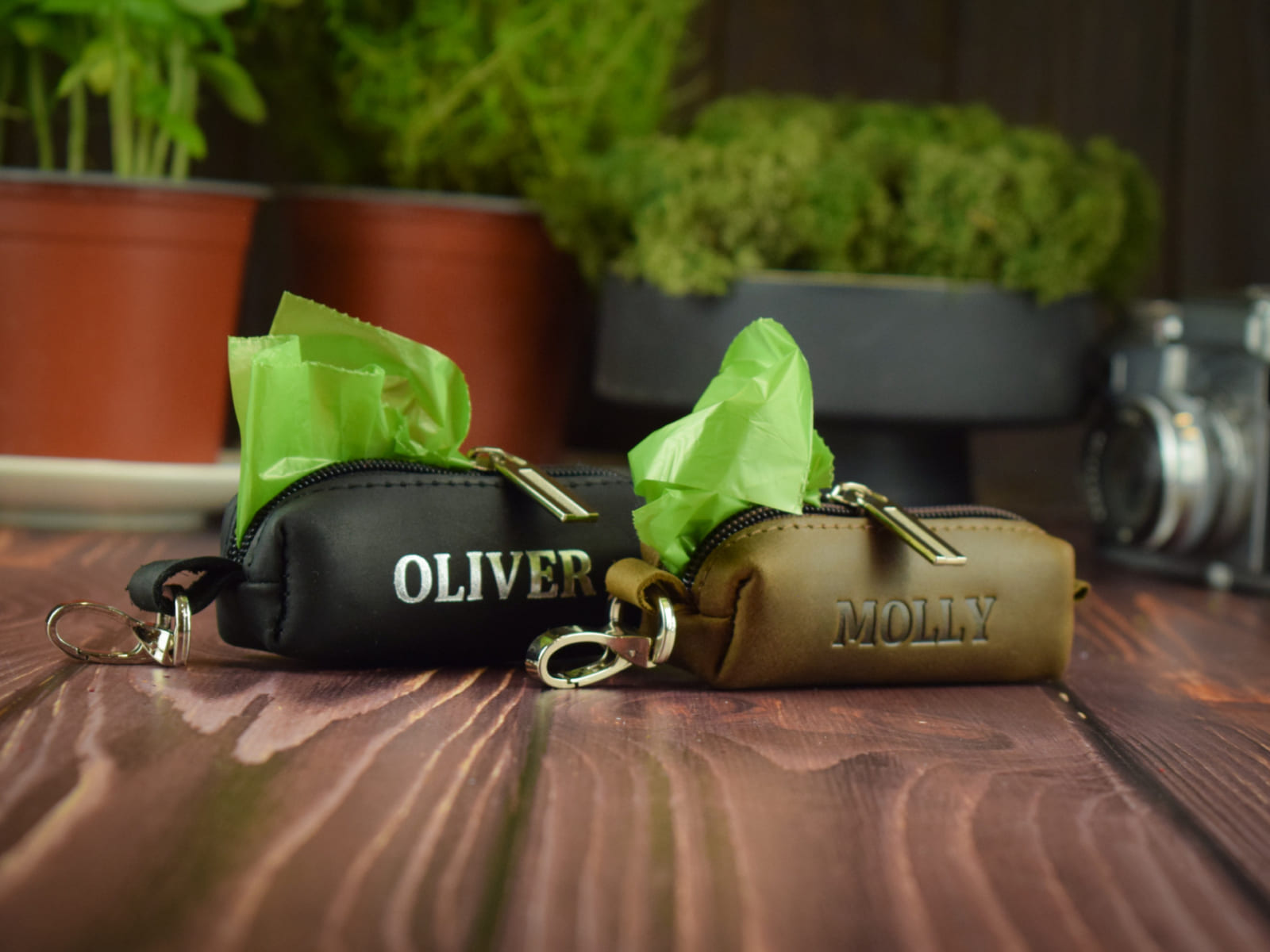 Leather leash with pouch bag