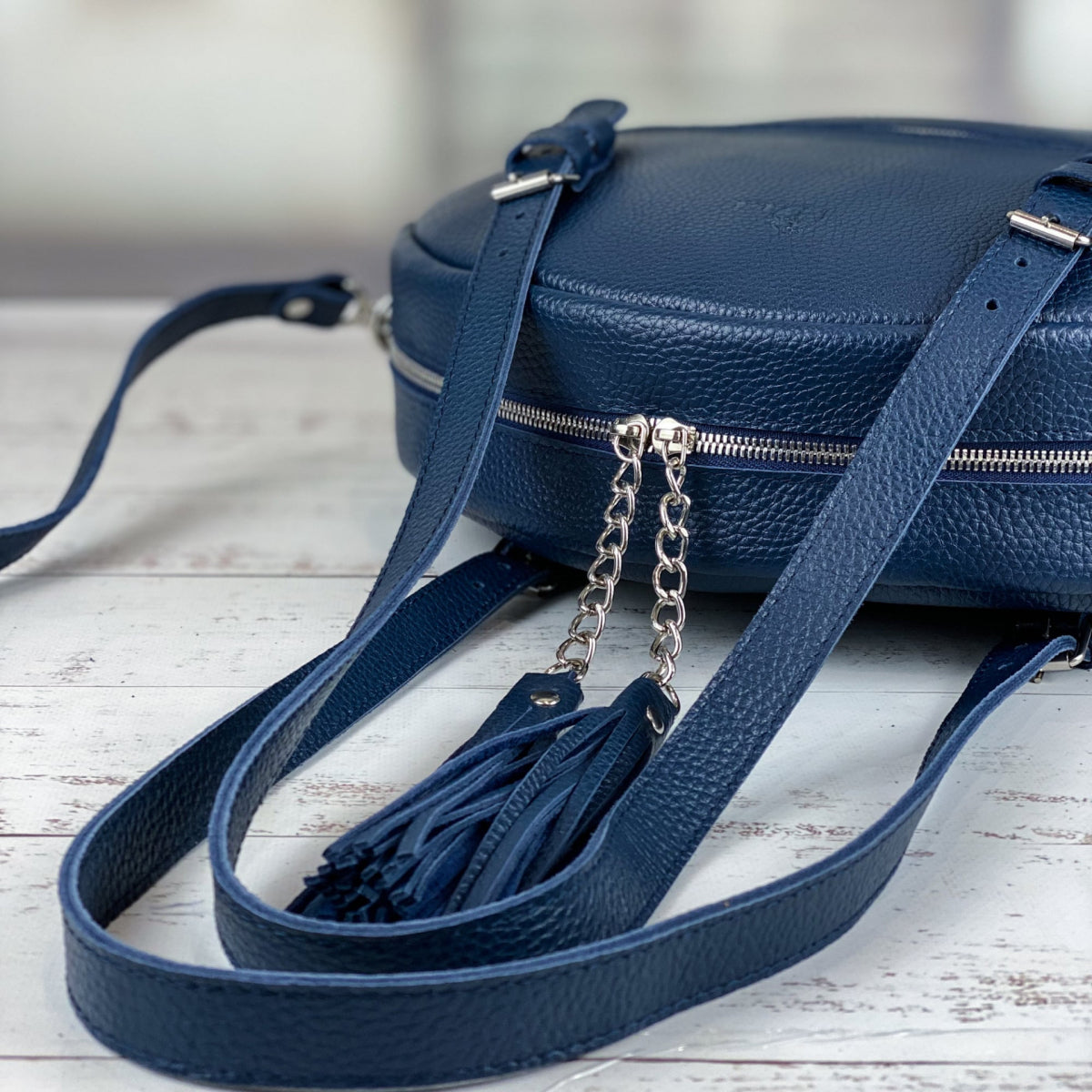 Round leather bag