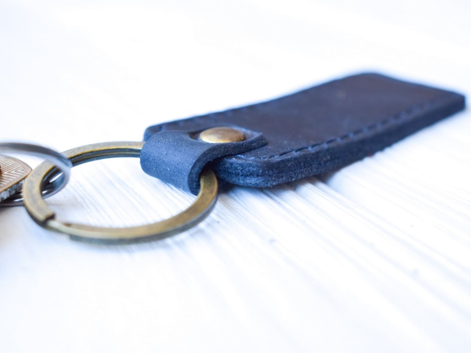 Rectangular leather keychain 94