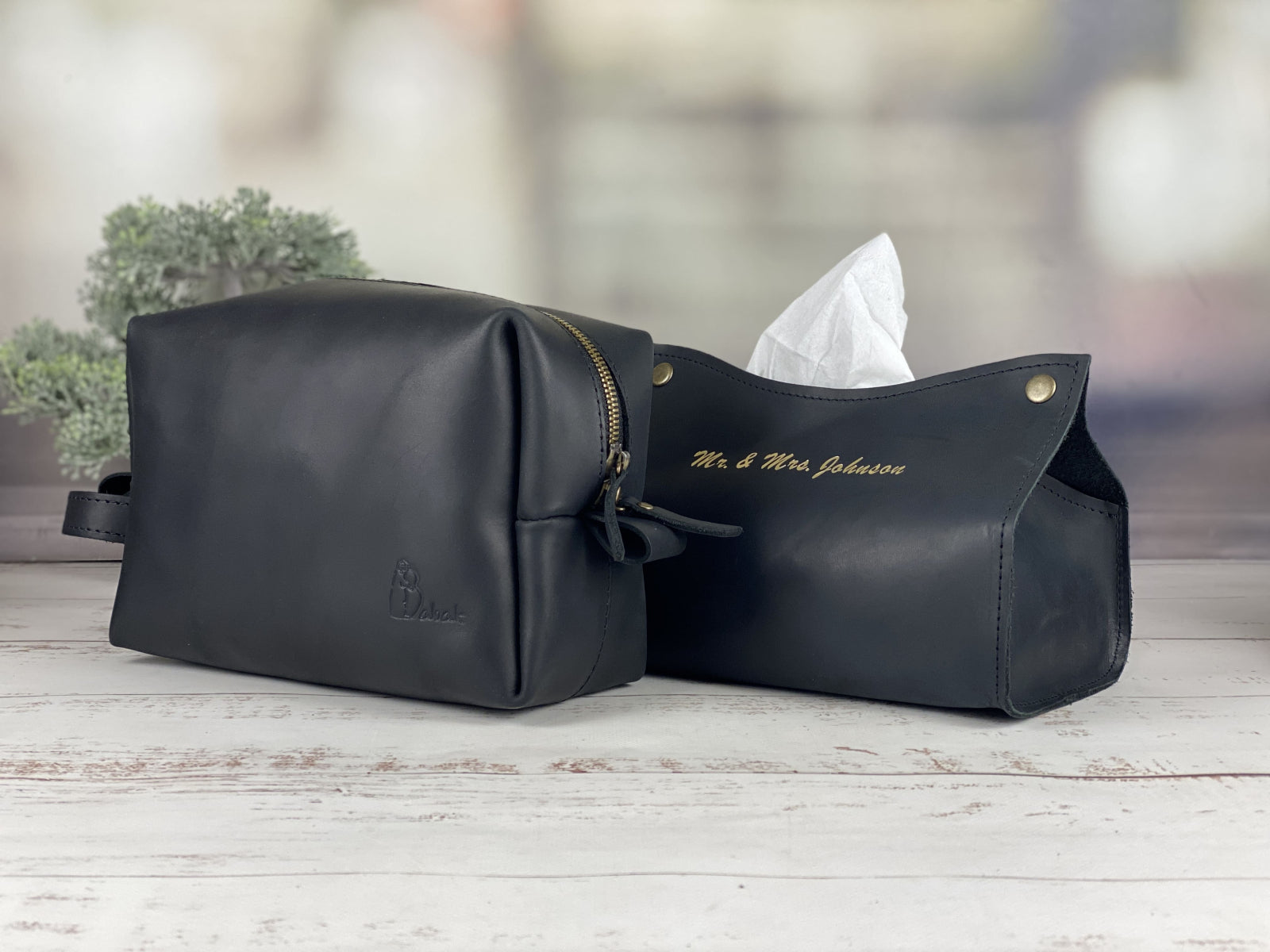 Toiletry bag L 084 + leather napkin holder