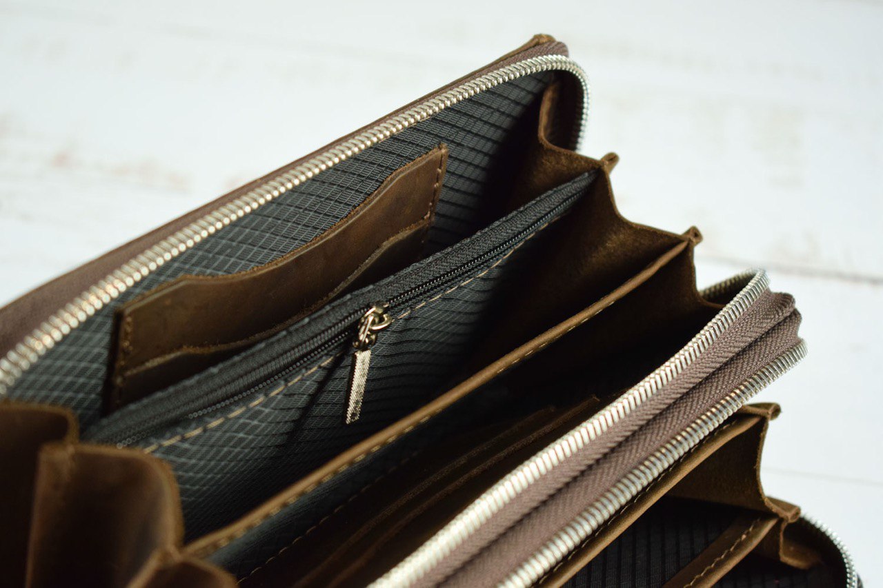 Leather wallet Brown